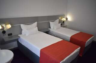 Отель Hotel Europolis Тулча Двухместный номер Делюкс с 2 отдельными кроватями-2